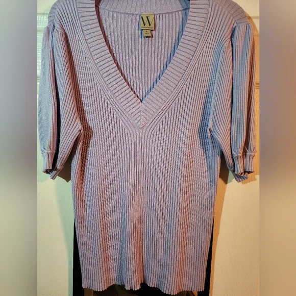 Light purple short sleeve sweater. - Picture 1 of 4